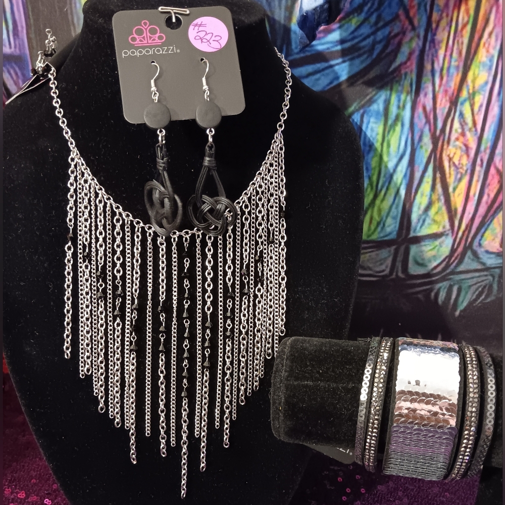 Paparazzi Silver Necklace and Bracelet Set